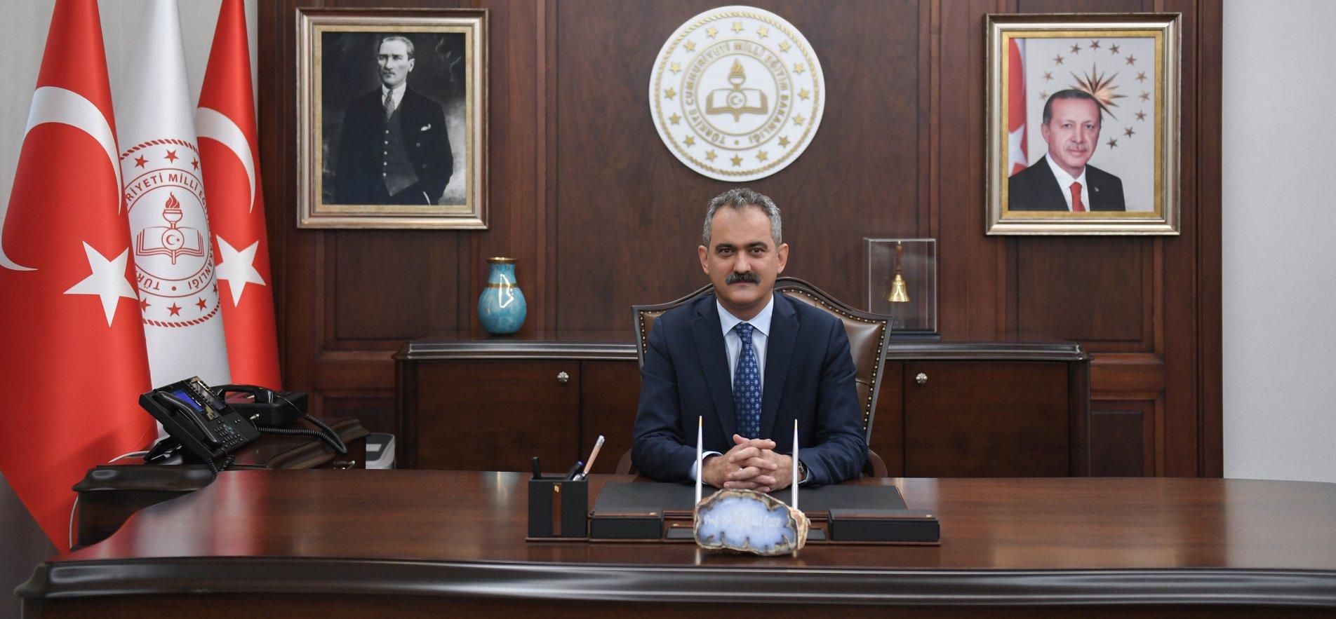 BAKAN ÖZER'DEN 23 NİSAN MESAJI