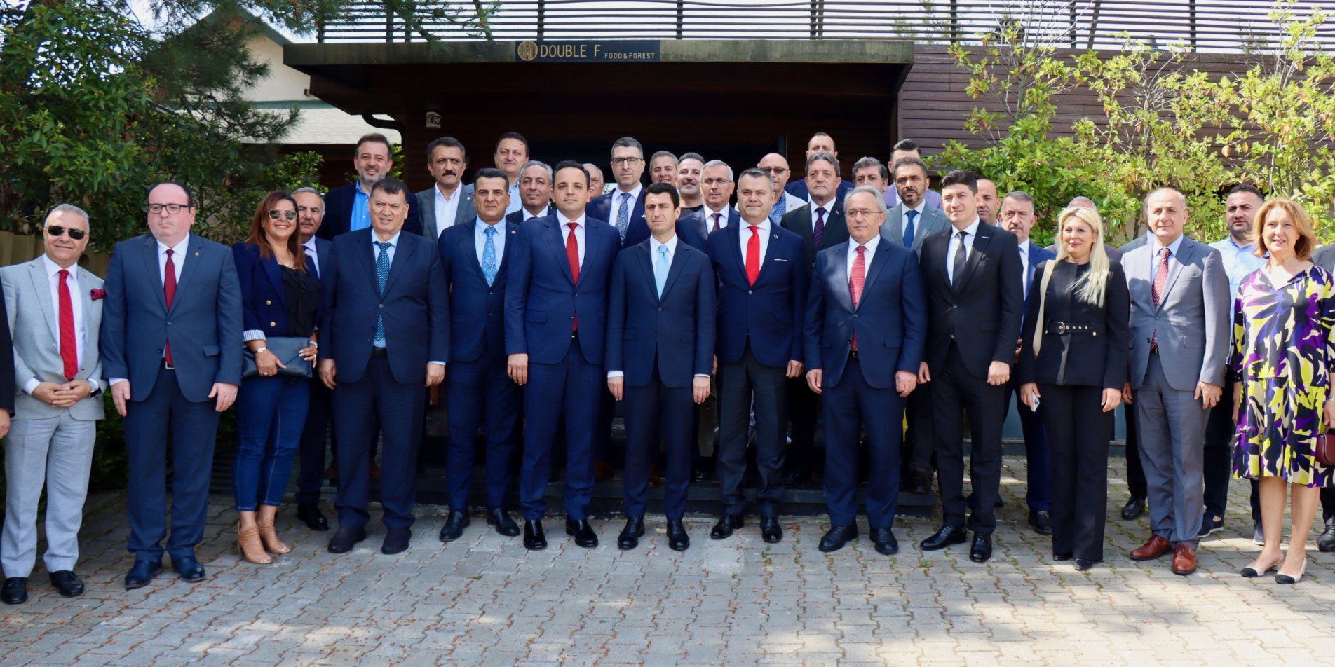 BAKAN YARDIMCISI MACİT, BURSA'DA SEKTÖR TEMSİLCİLERİYLE BİR ARAYA GELDİ